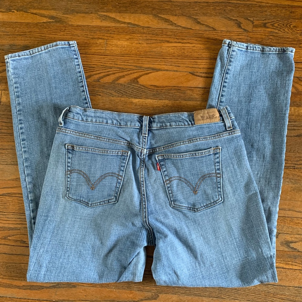 Size 14 Levi straight leg